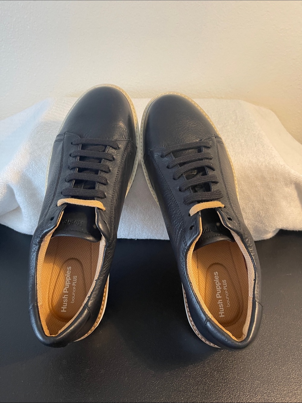 Hush Puppies Men’s Black Leather Oxford with Tan Trim